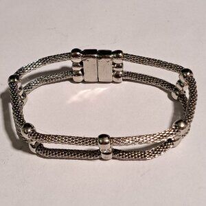 Silver color mesh bracelet with diamond like stones magnetic
